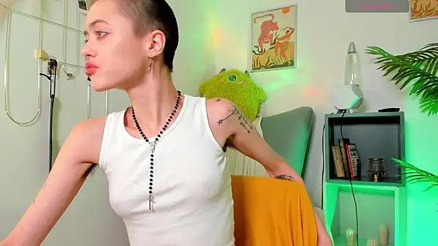 Snapshot of PamelaYong chatting on 12, 12, 2024 PamelaYong online show from 12, 12, 2024