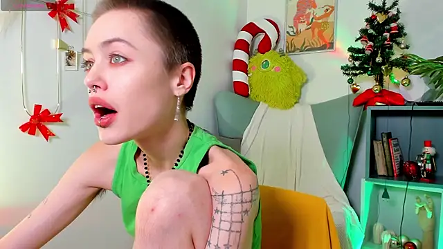 Snapshot of PamelaYong chatting on 29, 12, 2024 PamelaYong online show from 29, 12, 2024