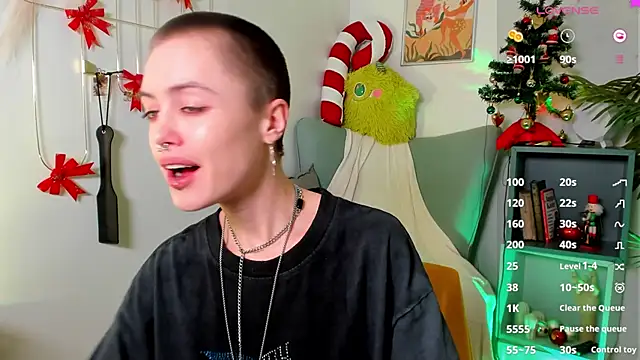 Snapshot of PamelaYong chatting on 5, 1, 2025 PamelaYong online show from 5, 1, 2025