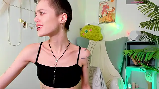 Snapshot of PamelaYong chatting on 2, 2, 2025 PamelaYong online show from 2, 2, 2025