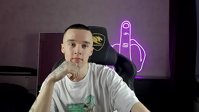 Snapshot of MasonWarholl chatting on 14, 12, 2024 MasonWarholl online show from 14, 12, 2024