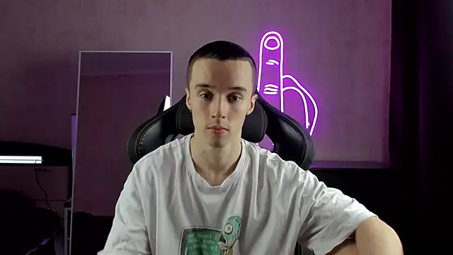 Snapshot of MasonWarholl chatting on 8, 1, 2025 MasonWarholl online show from 8, 1, 2025