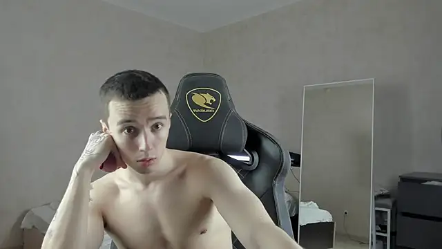 Snapshot of MasonWarholl chatting on 12, 1, 2025 MasonWarholl online show from 12, 1, 2025