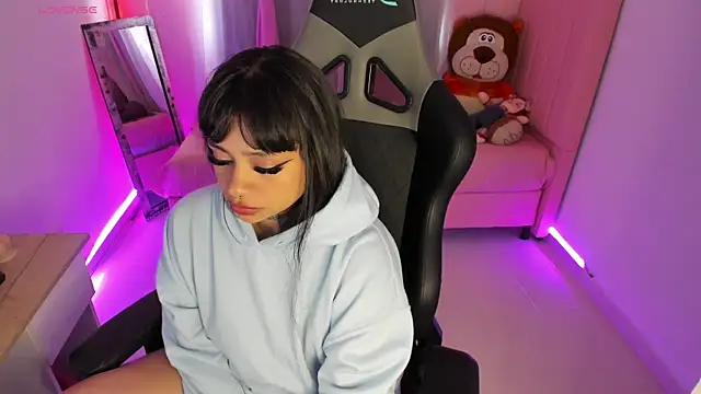 zoesullivan online show from 17, 2, 2025