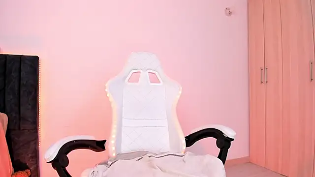 Snapshot of liaqueen610 chatting on 18, 3, 2025 liaqueen610 online show from 18, 3, 2025