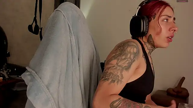 selene red  online show from 31, 10, 2025