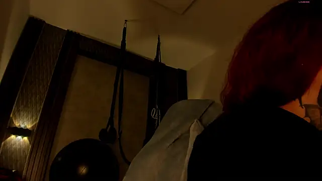 selene red  online show from 13, 11, 2025