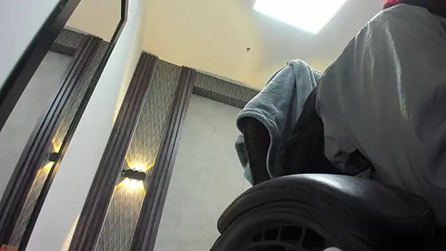 selene red  online show from 12, 4, 2026