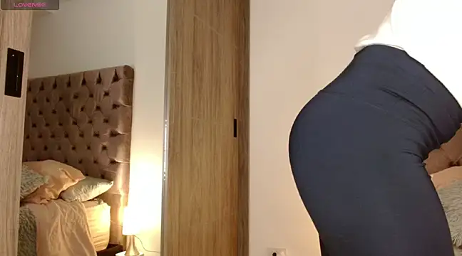 Roussmariehenao online show from 9, 3, 2025