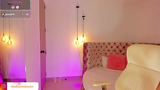 Snapshot of madisson_davon chatting on 14, 10, 2025 madisson davon online show from 14, 10, 2025