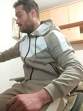 Snapshot of skrigul12 chatting on 9, 2, 2026 skrigul12 online show from 9, 2, 2026