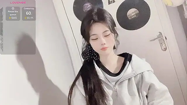 Qedgjwyz1 online show from 16, 2, 2025