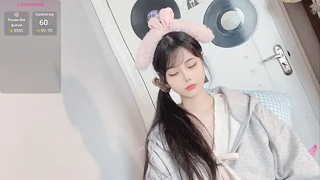 Qedgjwyz1 online show from 28, 2, 2025