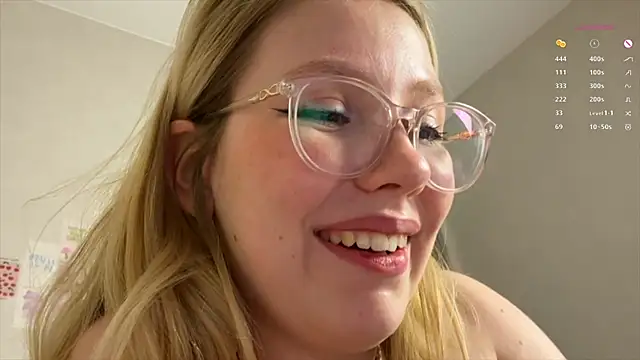 Snapshot of HoneyAudrey chatting on 13, 1, 2025 HoneyAudrey online show from 13, 1, 2025