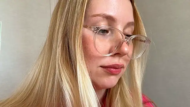 Snapshot of HoneyAudrey chatting on 9, 9, 2025 HoneyAudrey online show from 9, 9, 2025