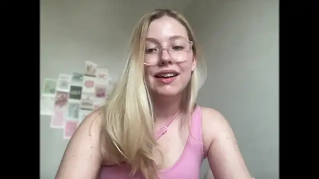 Snapshot of HoneyAudrey chatting on 2, 10, 2025 HoneyAudrey online show from 2, 10, 2025