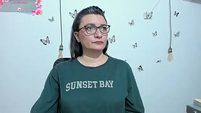 Amie Adams82  online show from 5, 12, 2025