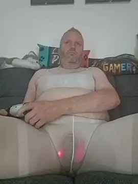 Snapshot of ShyBoy1982 chatting on 9, 11, 2025 ShyBoy1982 online show from 9, 11, 2025