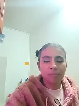 Snapshot of Leslly_ chatting on 15, 2, 2025 Leslly online show from 15, 2, 2025