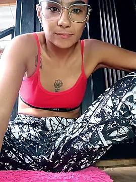 Snapshot of Leslly_ chatting on 6, 1, 2026 Leslly online show from 6, 1, 2026