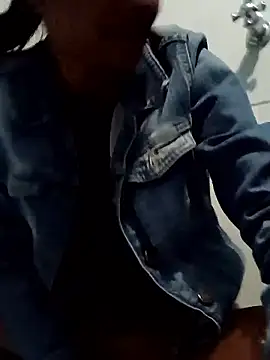 Snapshot of Leslly_ chatting on 11, 1, 2026 Leslly online show from 11, 1, 2026