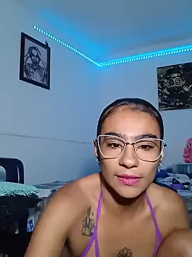 Snapshot of Leslly_ chatting on 10, 6, 2026 Leslly online show from 10, 6, 2026