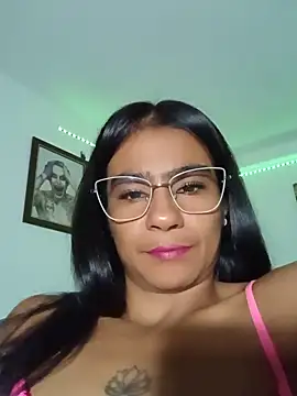 Snapshot of Leslly_ chatting on 18, 6, 2026 Leslly online show from 18, 6, 2026