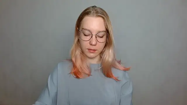 Snapshot of cindi_hot chatting on 8, 1, 2025 cindi hot online show from 8, 1, 2025