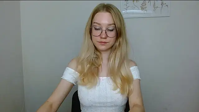 Snapshot of cindi_hot chatting on 9, 9, 2025 cindi hot online show from 9, 9, 2025