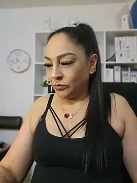 Snapshot of Gina_Myers chatting on 18, 6, 2026 Gina Myers online show from 18, 6, 2026