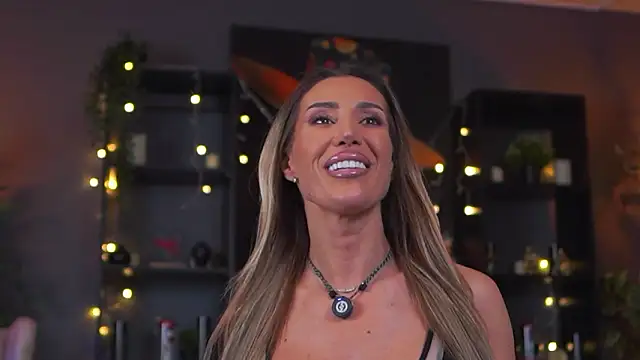 Evelyn Evyyy online show from 10, 2, 2026