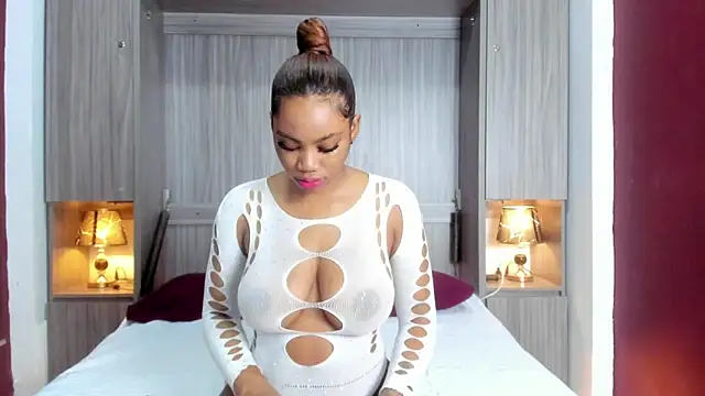 Snapshot of KendallRosse1 chatting on 18, 3, 2025 KendallRosse1 online show from 18, 3, 2025