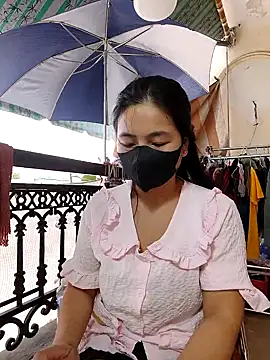 Snapshot of lyna_bl chatting on 3, 12, 2025 lyna bl online show from 3, 12, 2025