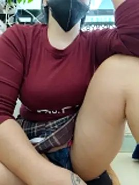 Snapshot of lyna_bl chatting on 23, 12, 2025 lyna bl online show from 23, 12, 2025