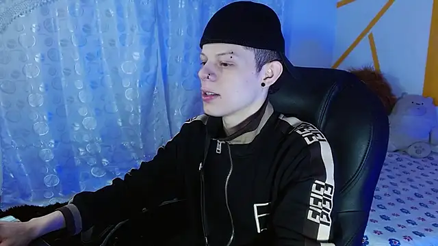 Matthew Boy  online show from 19, 12, 2024