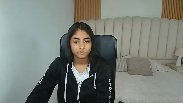 shaneelle online show from 13, 4, 2026