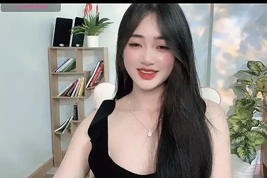 Snapshot of _Aimy_ chatting on 4, 3, 2025 Aimy online show from 4, 3, 2025