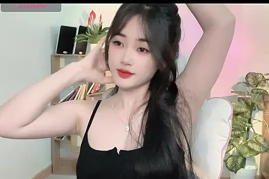 Snapshot of _Aimy_ chatting on 5, 3, 2025 Aimy online show from 5, 3, 2025