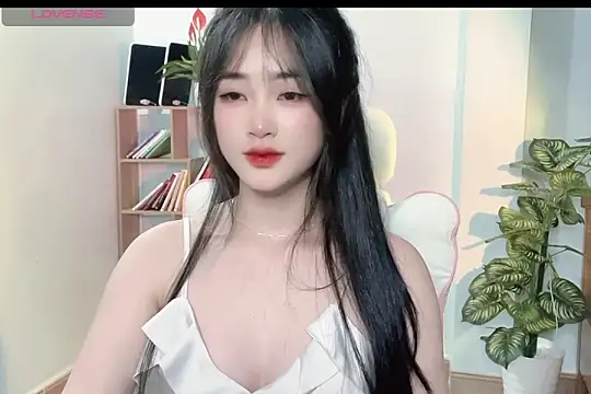 Snapshot of _Aimy_ chatting on 5, 3, 2025 Aimy online show from 5, 3, 2025
