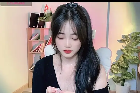 Snapshot of _Aimy_ chatting on 6, 3, 2025 Aimy online show from 6, 3, 2025