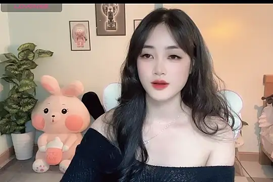 Snapshot of _Aimy_ chatting on 3, 10, 2025 Aimy online show from 3, 10, 2025