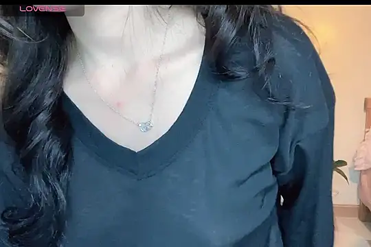 Snapshot of _Aimy_ chatting on 15, 10, 2025 Aimy online show from 15, 10, 2025
