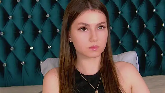 Snapshot of AliceMoreno chatting on 21, 10, 2025 AliceMoreno online show from 21, 10, 2025