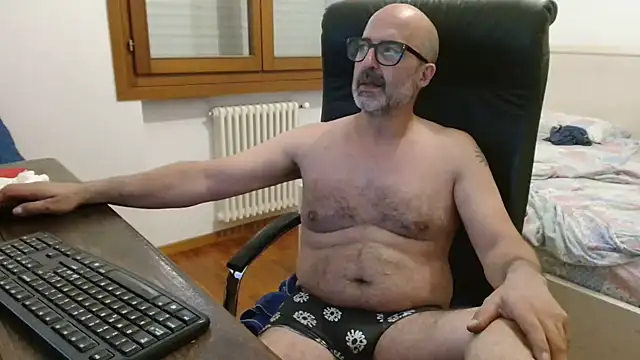 Snapshot of newsimo74 chatting on 24, 6, 2026 newsimo74 online show from 24, 6, 2026