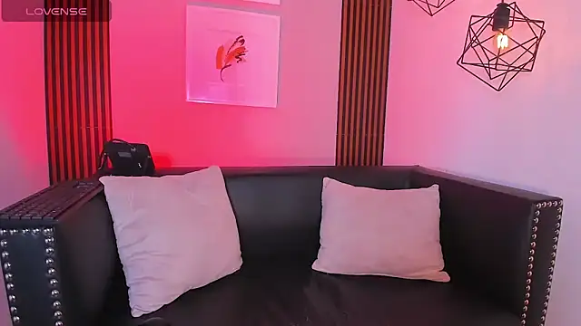 Snapshot of Nahiajhonson_ chatting on 17, 12, 2025 Nahiajhonson online show from 17, 12, 2025