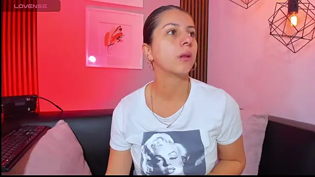 Snapshot of Nahiajhonson_ chatting on 18, 2, 2026 Nahiajhonson online show from 18, 2, 2026