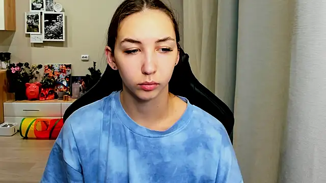 Snapshot of Sm0ly chatting on 22, 10, 2025 Sm0ly online show from 22, 10, 2025