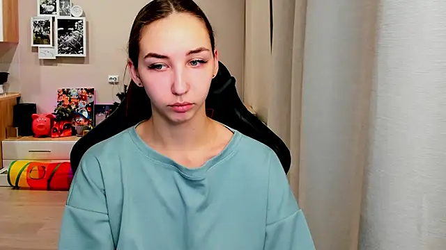 Snapshot of Sm0ly chatting on 2, 11, 2025 Sm0ly online show from 2, 11, 2025