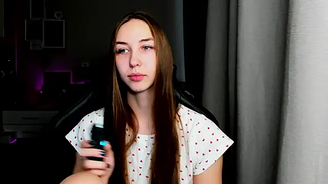 Snapshot of Sm0ly chatting on 8, 11, 2025 Sm0ly online show from 8, 11, 2025