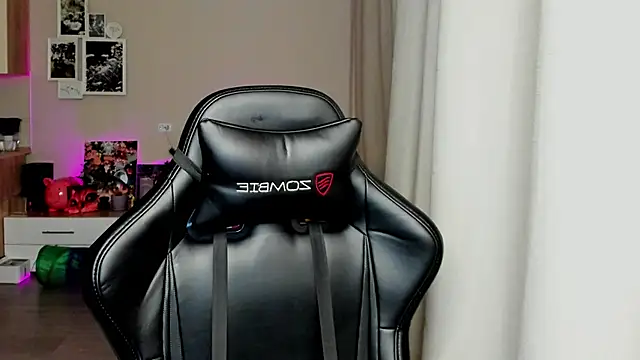 Snapshot of Sm0ly chatting on 23, 11, 2025 Sm0ly online show from 23, 11, 2025